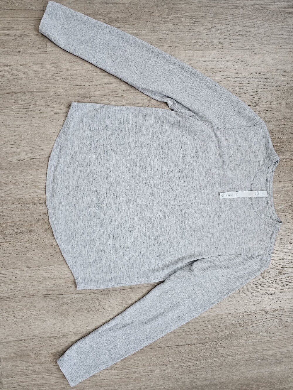 Lululemon Light Gray Long-Sleeve Crewneck Top - Women 6 - Picture 3 of 9